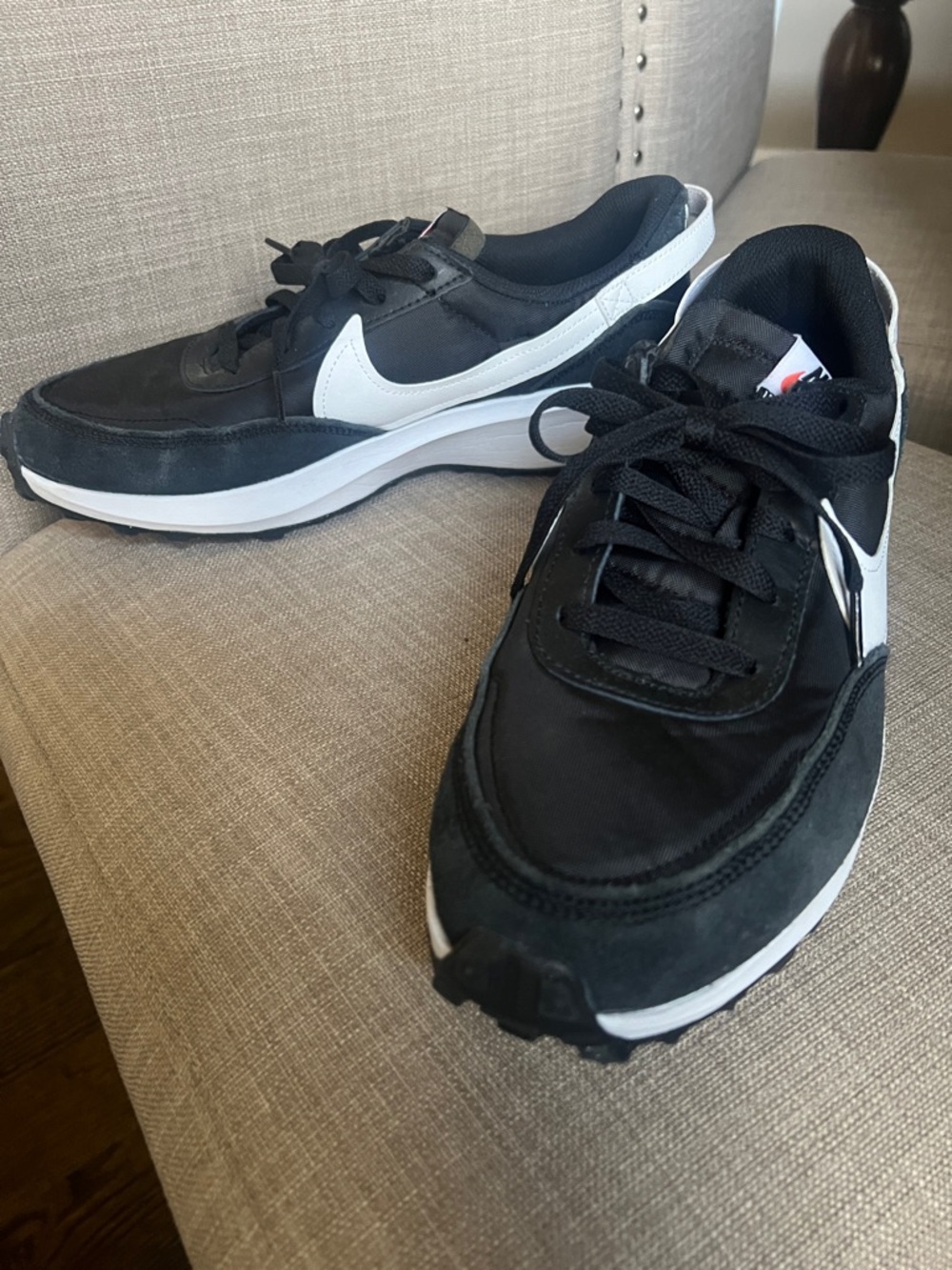 Nike Men’s Black and White Low-Top Sneakers